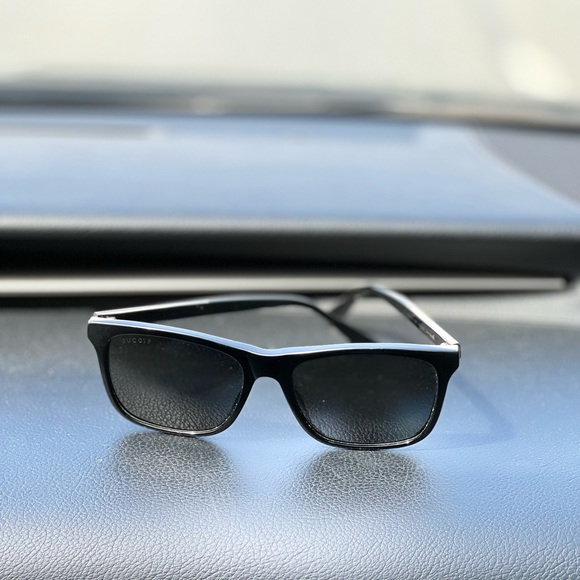 Mens Gucci sunglasses (polarized) - Picture 2 of 6